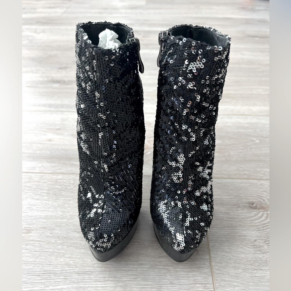 Women's Sequined Chinese Laundry Boots | Size 6 | Black/Silver